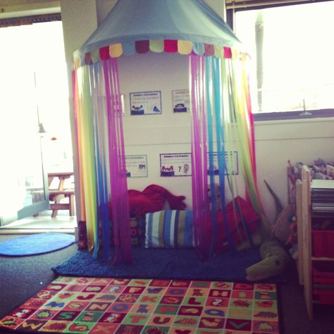 This reading area looks really cosy and by using the "tent" it makes it a defined area in the room. Kids Room Ikea Ideas, Room Ikea Ideas, Kids Room Ikea, Reading Tent, Reading Areas, Reception Classroom, Eyfs Classroom, Early Years Classroom, Preschool Rooms