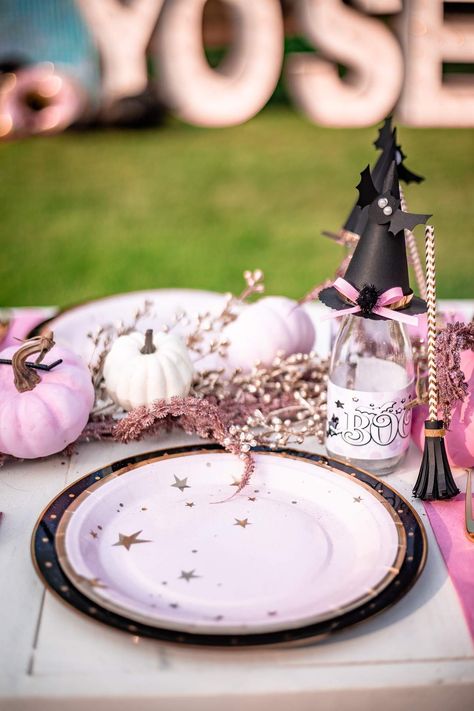 Halloween Birthday Party Ideas, Halloween Disco, Halloween Themed Birthday Party, Witch Party, Scream Halloween, Halloween Birthday Party, Halloween Pink, Girls Halloween, Birthday Halloween Party