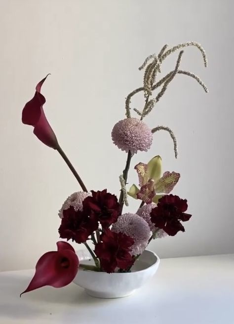 Peony Ikebana, Ikebana Anthurium, Japanese Floral Arrangements, Abstract Flower Arrangements, Red Ikebana, Ikebana Bouquet, Flower Table Decorations, Floristry Design, Flower Words