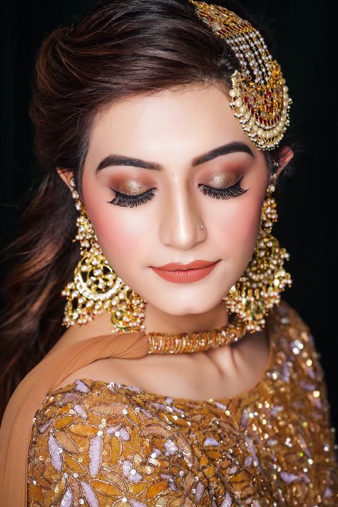 Muslim Brides Indian, Mehendi Look, Brides Indian, Indian Mehendi, Neutral Makeup Look, Bridal Embroidery, Jumma Mubarik, Muslim Brides, Glam Wedding Makeup