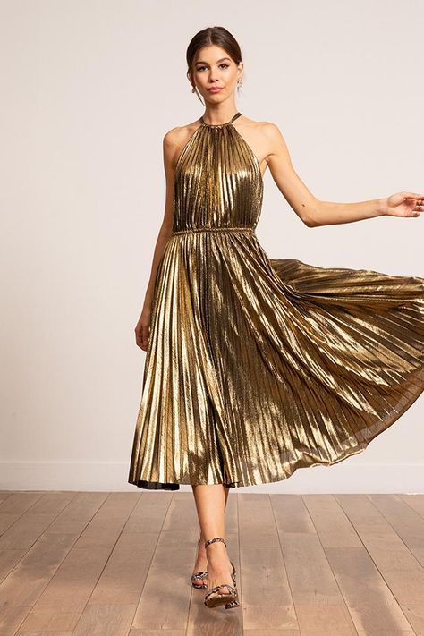 Lucy Paris- Christina Pleated Dress  #LucyParis #bridesmaid #wedding #guest #gold #dress Gold Pleated Dress, Navy Dress Outfit Wedding, Navy Dress Outfit, Metal Dress, Gold Cocktail Dress, Outfit Wedding, Estilo Chic, Looks Black, Halter Maxi