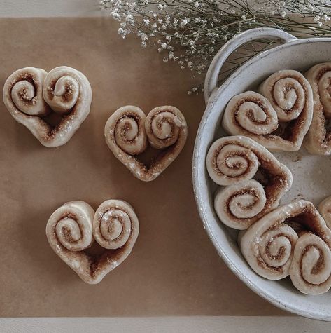 Heart Cinnamon Rolls, Shaped Cinnamon Rolls, Vday Treats, Valentines Bakery, Decorative Baking, Heart Shaped Cinnamon Rolls, Bakery Theme, Easy Cinnamon Rolls Recipe, Heart Shaped Food