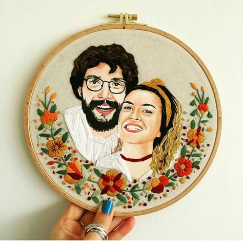 Face Embroidery Portraits, Embroidery Gifts For Him, Photo Embroidery Hoop, Human Embroidery, Diy Embroidery Gifts, Embroidery People, Diy Portrait, Couple Embroidery, Embroidered Photo Art