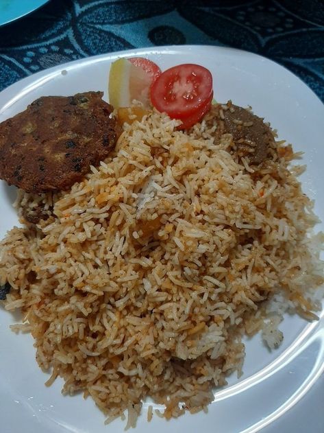 Biriany Food, Kacchi Biryani, Bangladeshi Food, Food Snap, Bengali Food, Snap Food, Biryani, Pretty Food, Junk Food