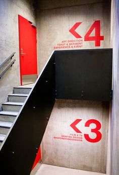 Hall Deco, Floor Signage, Wayfinding Signage Design, Wayfinding Signs, Wayfinding Design, Wayfinding System, Signage System, Environmental Graphic Design, Office Branding