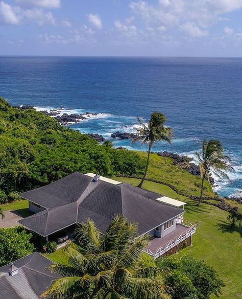 Luxurious Mansions, Hawaii Luxury, Hawaii Real Estate, Real Estate Luxury, Luxury Real Estate Marketing, Homes Luxury, Hawaii Life, Home Magazine, Apartment Garden