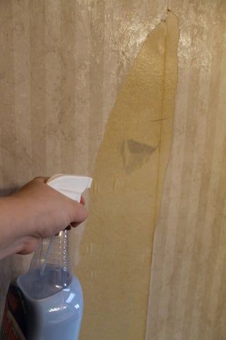 How to Remove Wallpaper the Easy Way: 5 Steps (with Pictures) Removing Old Wallpaper, Clean Baking Pans, Cleaning Painted Walls, Glass Cooktop, Deep Cleaning Tips, Wallpaper Fabric, New Painting, Simple Life Hacks, Clean Dishwasher