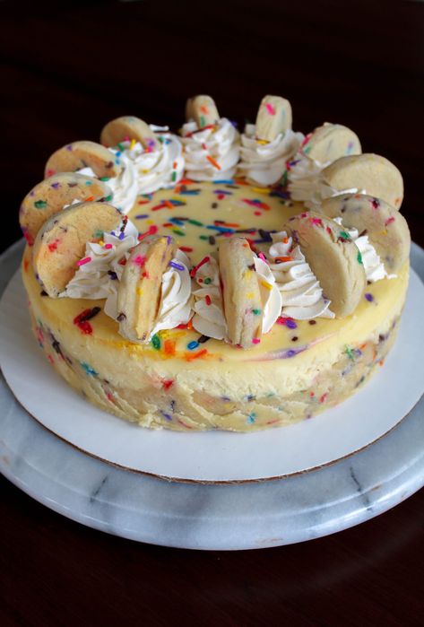 White Chocolate Cheesecake Recipes, Cookie Crust Recipe, Birthday Cake Cheesecake, Sugar Cookie Cheesecake, Cookies Fall, Cookie Cheesecake, Awesome Desserts, Funfetti Cookies, Sugar Cookie Crust