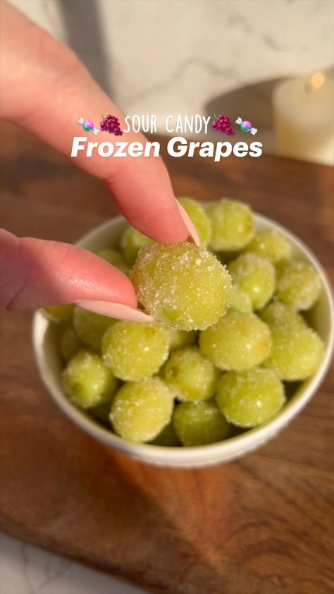 Frozen Grapes Recipe, Sour Candy Recipe, Sleepover Snacks, Sugared Grapes, Frozen Grapes, Grape Recipes, Easy Snack Recipes, Sour Candy, Sweet Snacks Recipes