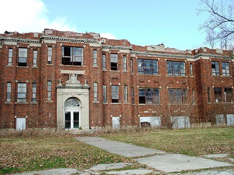 abandoned+homes+in+indiana | Abandoned Indiana School | Flickr - Photo Sharing! Abandoned Indiana, Abandoned Hotels, Old Abandoned Buildings, Abandoned Homes, Abandoned Property, Old Abandoned Houses, Old School House, Most Haunted Places, Abandoned Mansions