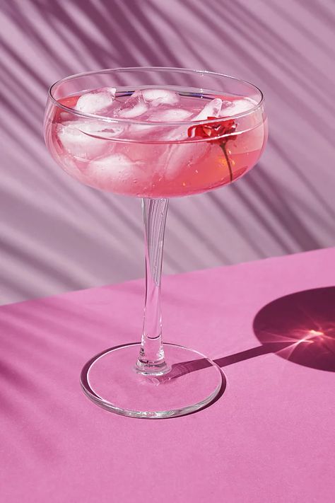 Barbie Cocktail Ideas From TikTok Barbie Inspired Cocktails, Barbie Bunco, Barbie Drink, Barbie Cocktail, Tequila Rose, Cocktails And Mocktails, Rose Lemonade, Cherry Syrup, Raspberry Vodka