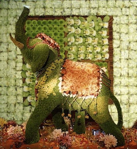 elephant made of flowers! Statue Flowers, Moss Topiary, Places Pictures, Floral Sculptures, Floral Animals, Preston Bailey, Entrance Decoration, Floral Elephant, Mandap Decor