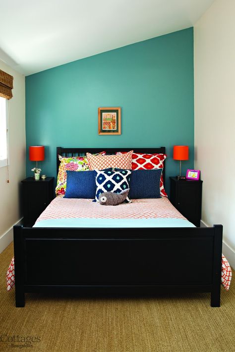 Spare Bedroom Colour Ideas, Small Bedroom Colours, Small Guest Bedroom, Cottages And Bungalows, Decor Ikea, Apartment Bedroom Decor, Small Bedroom Designs, Bedroom Wall Colors, Bedroom Color Schemes