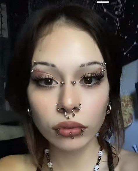 Full Face Of Piercings, Pretty People With Piercings, Spiky Nose Piercing, Cool Facial Piercings, A Lot Of Piercings Face, Multiple Face Piercings, Face Piercing Set Up, Cool Face Piercings, Piercing Combos Face