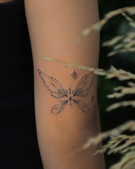 Fairies 🧚‍♀️ tattoo Done at Modo ink tattoo. @modoink_tattoo.(Torrance) Hey everyone! I'm a tattoo artist and I'd love to help bring… | Instagram Fair Tattoo Ideas, Fairytale Tattoo Ideas Magic, Whimsical Fairy Tattoo, Fairytopia Tattoo, Magical Tattoos For Women, Faerie Wings Tattoo, Fairy Rib Tattoo, Fairycore Tattoo Ideas, Fairy’s Tattoo