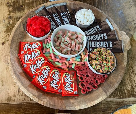 #candy #candycharcuterieboard #charcuterie #charcuterieboardideas #food #aesthetic #candybar Small Candy Charcuterie Board, Candy Carcurie Board, Sour Candy Charcuterie Board, Gummy Candy Charcuterie Board, Candy Cookie Charcuterie Board, Candy Charcuterie Board, Candy Boards, Candy Charcuterie, Board Night