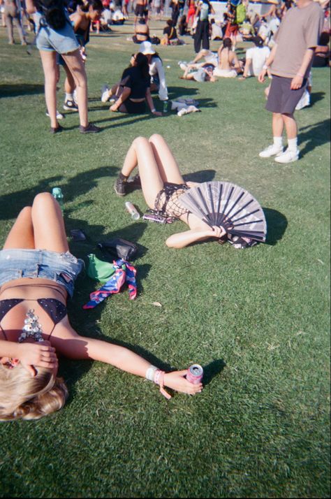 Coachella film inspiration inspo Rave Theme, Coachella Aesthetic, Music Festival Aesthetic, Aesthetic Bff, Boom Festival, Lollapalooza Outfit, Coachella 2014, Coachella Party, Coachella Vibes