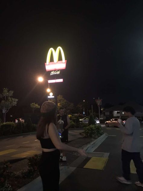 Late Night Maccas Run, Mcdonalds Uniform Aesthetic, Mackdonals Aesthetic, Maccas Run Aesthetic, Late Night Mcdonalds Aesthetic, Mcdonald’s Aesthetic, Hanging Out With Friends Ideas, Prom Pics Ideas, Aesthetic Mcdonalds