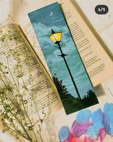 Bookmark Painting Acrylic Easy, Gouche Painting Bookmarks, Cute Bookmark Painting Ideas, Creative Diy Bookmarks Aesthetic, Book Mark Drawings, Easy Painted Bookmarks, Bookmark Ideas Painting, Painting Book Marks, Drawing Bookmarks Ideas