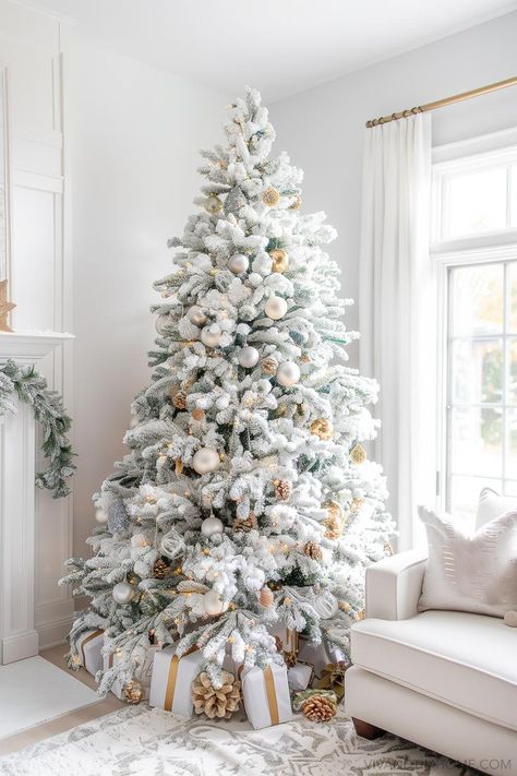 Flocked Christmas tree Christmas Tree Inspiration Modern, Faux Trees, White Christmas Tree Decorations, Faux Christmas Trees, Minimalist Christmas Decor, Minimalist Christmas Tree, Modern Christmas Tree, Unique Christmas Trees, Christmas Themes Decorations