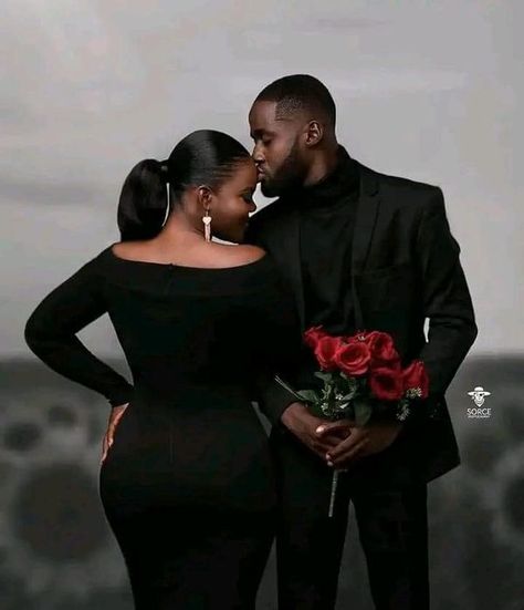 🌹🌹🌹

If you love her, then show... - Darryle Holloway-Hughes Photo Poses Outdoor, Photography Poses Couples, Engagement Photo Shoot Poses, Wedding Shoot Ideas, Marriage Pictures, Poses Outdoor, Pre Wedding Photoshoot Outfit, Poses Couples, Hand Hold