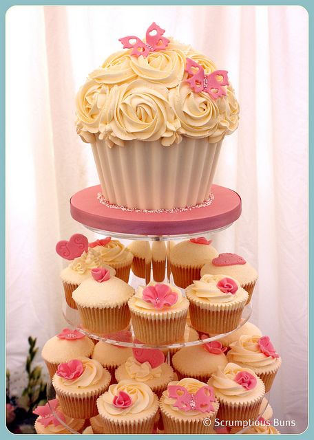 Tulip Cupcakes, Giant Cupcake Cakes, Big Cupcake, Cupcake Tutorial, Large Cupcake, Giant Cupcake, Giant Cupcakes, Cupcake Tower, Cupcake Designs