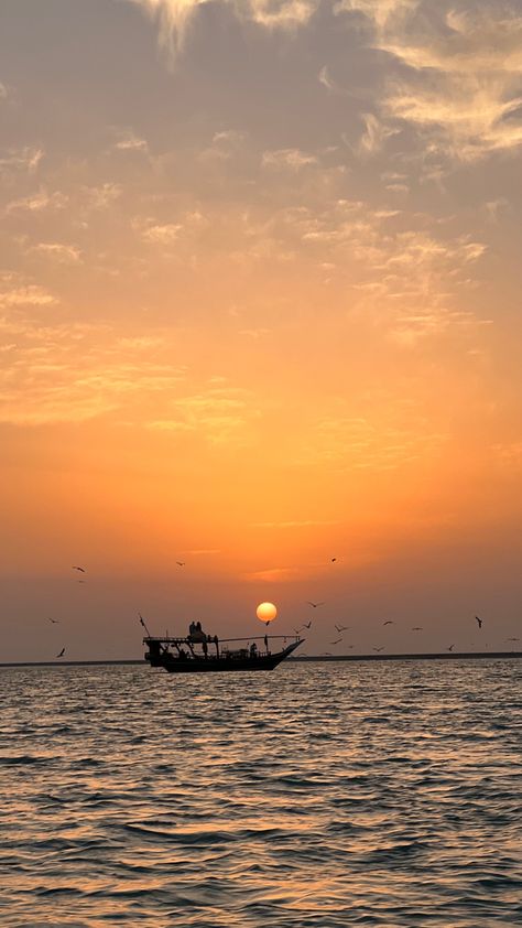 Beach Boat Pictures, Qeshm Island Photography, Sunset With Sea, Sunset On Sea, Qeshm Island, Beach Sunset Aesthetic, Sea Scenery, Island Wallpaper, Abstract Art Images