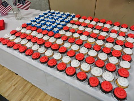 Cakes by Angel: Eagle Scout Court of Honor Flag Cupcakes Scout Cupcakes, Boy Scout Games, Flag Cupcakes, Eagle Scout Project Ideas, Boy Scout Cake, Eagle Scout Cake, Eagle Scout Gifts, Eagle Scout Court Of Honor, Boy Scouts Eagle