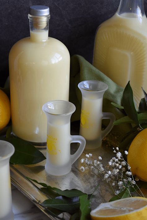 Limoncello Cream is a wonderful Italian liquor, flavored with lemons. It's also a great ingredient to use in baking. #Italianliquor #homemade #diy #limoncello #lemons Lemoncello Recipes, Limoncello Homemade, Creamy Limoncello, Lemon Cello, Extract Recipes, Limoncello Drinks, Limoncello Martini, Homemade Liqueur Recipes, Making Limoncello