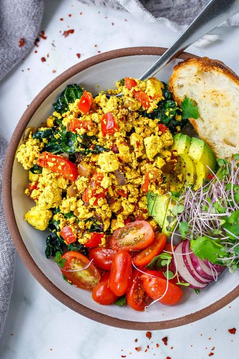 This Tofu Scramble recipe is so delicious! Load it up with seasonal veggies that you already have on hand, or keep it plain and simple- either way, you'll love this high-protein vegan breakfast. Make it in 15 minutes! Muffins Ideas, Tofu Scramble Recipe, Roasted Lentils, Recipes Muffins, High Protein Vegan Breakfast, Muffins Cake, Muffin Breakfast, Red Lentil Soup Recipe, Tofu Scramble Vegan