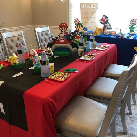 Super Mario Bros Party Table Ideas, Mario Birthday Party Table Set Up, Super Mario Birthday Food Ideas, Mario Birthday Party Table Decorations, Mario Birthday Table Decor, Mario Table Decorations, Mario Party Table, Super Mario Birthday Ideas, Mario Bros Birthday Party Ideas