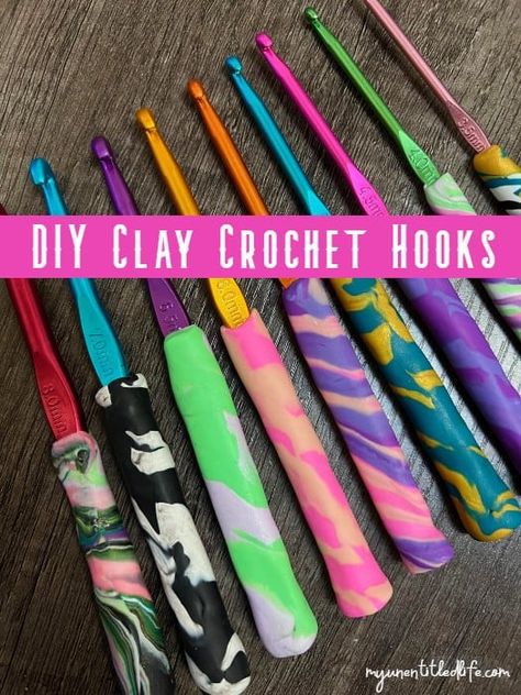 Diy Polymer Clay Crochet Hook Handle, Polymer Clay Crochet Hooks Diy, Polymer Clay Crochet Hook Handles, Diy Crochet Hook Handle, Polymer Clay Crochet Hooks, Clay Crochet Hook, Diy Crochet Hook, Hook Ideas, Crochet Hook Handles