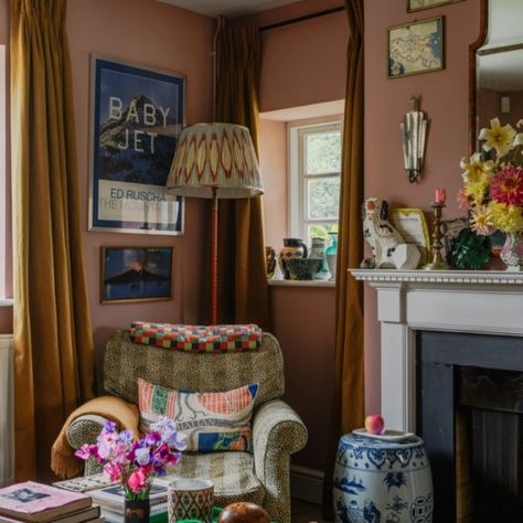 How to Make the Most out of Small Spaces - Edward Bulmer Natural Paint Whimsical Home Interior, Mc Kitchen, Duncan Campbell, Luke Edward Hall, Edward Hall, Pink Rooms, Cotswolds Cottage, English Houses, Interior Colors