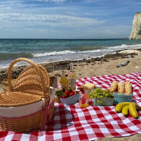 Coastal Crochet, Picnic On The Beach, Pattern Step By Step, Picnic Engagement, Beach Week, Picnic Theme, Back Post Double Crochet, Front Post Double Crochet, Picnic Spot