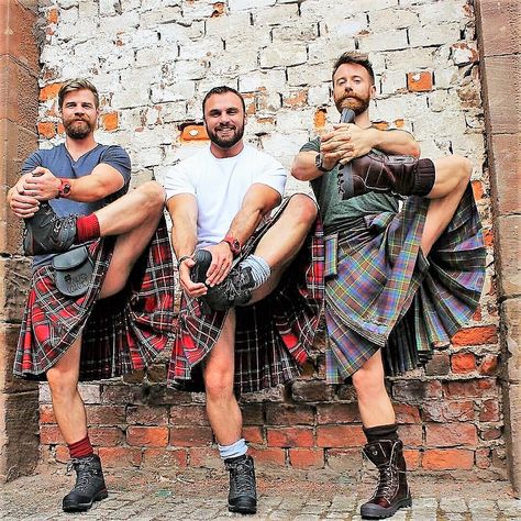 Hot Scottish Men, Award Winning Cookies, Scotland Men, Men Wearing Skirts, Scottish Man, Kilt Skirt, Highland Games, Scottish Kilts, Men In Kilts