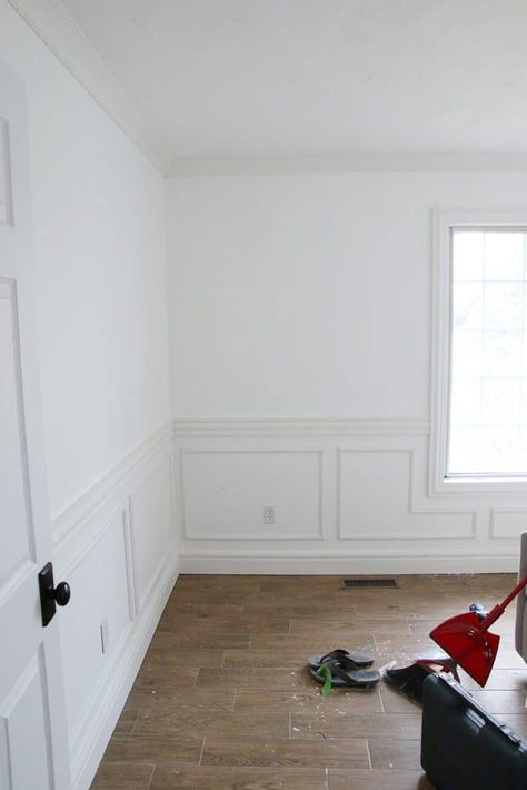 Wainscoting Ideas With Windows, Wainscoting And Wallpaper, Traditional Wainscoting, Bathroom Wainscoting, Wainscoting Staircase, Wainscoting Living Room, Wainscoting Nursery, Picture Frame Wainscoting, Wainscoting Hallway