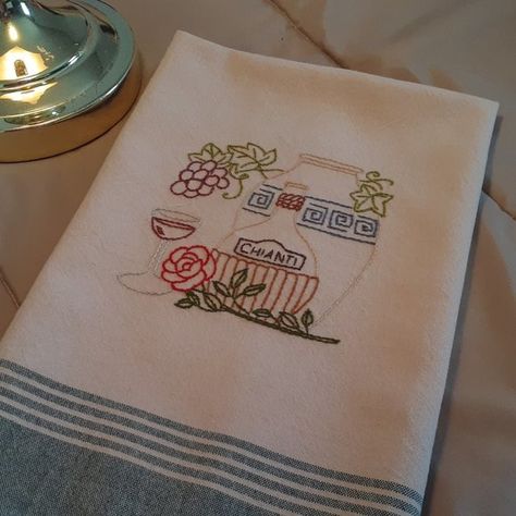 Hand Embroidered Kitchen Towel Green Border, Miniature Quilts, Soft Cooler, Kitchen Dish Towel, Wine Theme, Key Card Holder, Iron On Transfer, Wine Country, Kitchen Towel