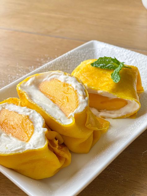 Mango Foods, Creative Baking Ideas, Pancakes In Oven, Aesthetic Food Ideas, Mango Pancakes, Food Deserts, Crepes Filling, Yellow Food, Mango Cream