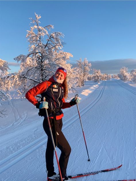 cava Cross Country Skiing Outfit, Ski Europe, Skier Girl, Ski Vibes, Camping Pics, Skiing Aesthetic, Nordic Lifestyle, Xc Ski, Ski Aesthetic