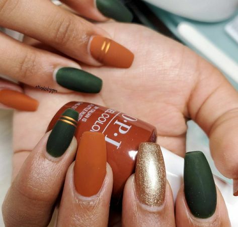 Pretty Nails For Fall 2023, Rust And Green Nails, Maroon Nail Design Ideas, Dark Green Nails For Wedding, Fall Almond Nails Ideas Burnt Orange, Green Fall Nails Square, Fall Green And Orange Nails, Burnt Orange And Sage Green Nails, Autumn Nails Green And Orange