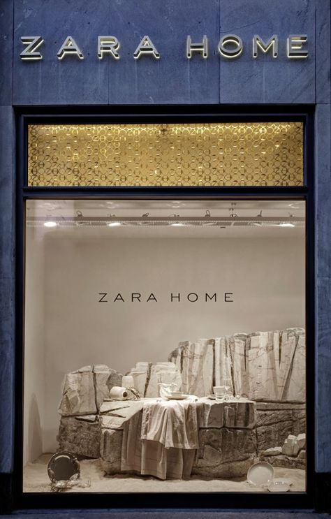 Zara Home Windows, Milan – Italy » Retail Design Blog Zara Window Display, Zara Home Window Display, Zara Display, Home Windows, Retail Signage, Visual Merchandising Displays, Showroom Interior Design, Shop House Ideas, Store Windows