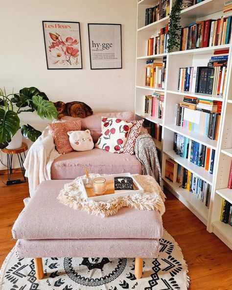 Furnishing Apartment On A Budget, Nancy Meyers Aesthetic Apartment, Pink Maximalist Decor, Second Living Room Ideas, Cute Apartment Aesthetic, Boho Chic Apartment, Colorful Rooms, Cozy Home Library, Deco Studio