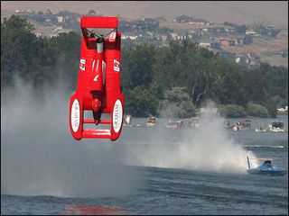 hydroplane boat accidents | Flipped hydroplane -- shows plan view of recent designs Speed Boats Racing, Drag Boat Racing, Hydroplane Racing, Mark Evans, Hydroplane Boats, Boat Racing, Boat Wallpaper, Michael Kelly, Duck Boat