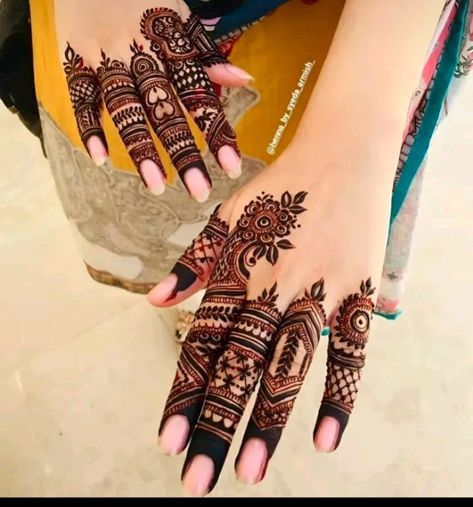 Front Mehndi Design, Simple Mehendi Designs, Finger Henna, Latest Mehndi, Mehndi Designs For Kids, Very Simple Mehndi Designs, Simple Mehndi Designs Fingers, Stylish Mehndi Designs, Circle Mehndi Designs