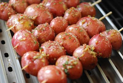 Picked up Red Potatoes and Zucchini at Farmers Market today.....great recipe for grilling them kabob style Potato Kabobs, Grilled Potatoes, Grill Master, Potato Dishes, Kebabs, On The Grill, Side Recipes, Camping Food, Veggie Dishes