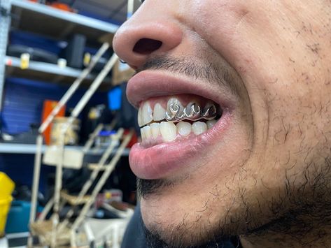 Single Tooth Grill Men, Men’s Grillz, Grillz For Men, Silver Grillz Men, Grillz Inspiration, Grillz Teeth Men, Doja Concert, Grillz Men, Fang Grillz