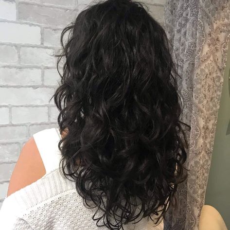 2c Curly Haircuts Medium, Defined Layered Haircut, Long Brown Hair With Layers Curly, Curly Wavy Hair Layers Medium, Long Brown Curly Hair With Layers, Dark Permed Hair, Wavy Hair Perm Women, Wavy Curl Haircut, Black Hair Perm Curls