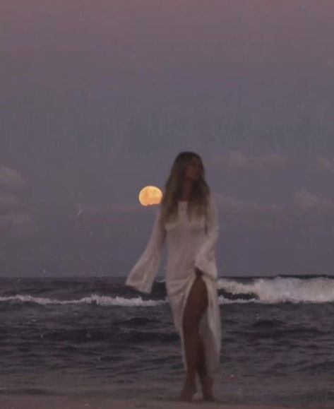 Embracing the magic of the Lunar Full Moon Eclipse 🌕✨ Tonight, I release what no longer serves me and welcome abundance with open arms. Join me in a simple ritual: Light a candle, set intentions under the glow of the full moon, and meditate on gratitude. Let the lunar energy guide us towards transformation and renewal. #FullMoonMagic #EclipseSeason Lady Of The Moon Aesthetic, Let The Light In, Moon Girl Aesthetic, Divine Femine, Moon Photoshoot, Ethereal Moon, No Longer Serves Me, Full Moon Eclipse, Clearing Energy