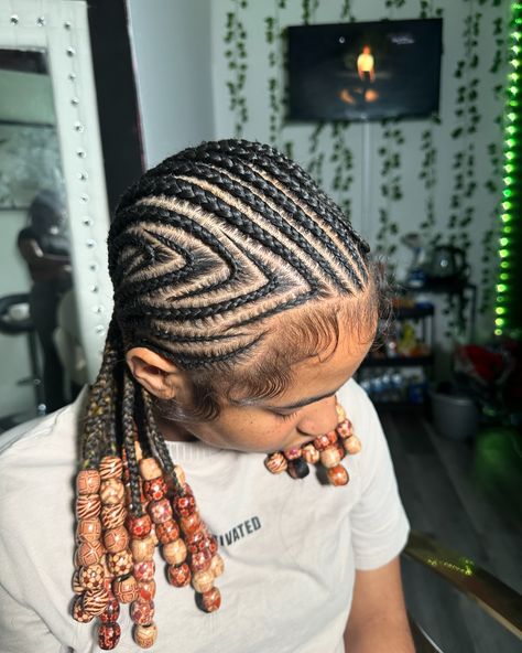 I’m Feeding Yall LOOKS Rn ! 😵‍💫 SPWM❤️ 🌿 Book Under: Alicia Keys Braids + Bob + Beads 💭𝗙𝗼𝗹𝗹𝗼𝘄 𝗠𝘆 𝗜𝗚, 𝗣���𝗶𝗻𝘁𝗲𝗿𝗲𝘀𝘁, & 𝗧𝗶𝗸𝘁𝗼𝗸 𝗜𝗻 𝗕𝗶𝗼!💭 ♡ ♡ ♡ #knotlessbraids #bohoknotless #customblendbraids #mobilealbraider #251braider #mississippibraider #georgiabraider #floridabraider #explore #viral #blackgirlinspo#braidercontent #hairstylist #summerlooks #aliciakeys #aliciakeysbraids #blackgirl Alicia Keys Braids With Beads, Bob Braids With Beads, Alesha Keys Braids, Stitch Braids With Beads, Alisha Keys Braids, Keys Braids, Black Hair Protective Styles, Braids Bob, Alicia Keys Braids