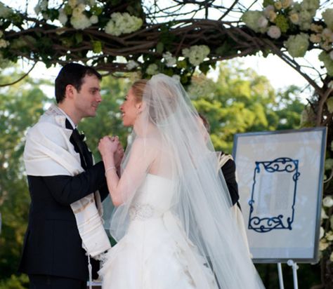 Chelsea Clinton Wedding, Celebrity Wedding Hair, Interfaith Wedding, French Twists, Chelsea Clinton, Weddings By Color, V Neck Wedding Dress, Jewish Wedding, Wedding Vows